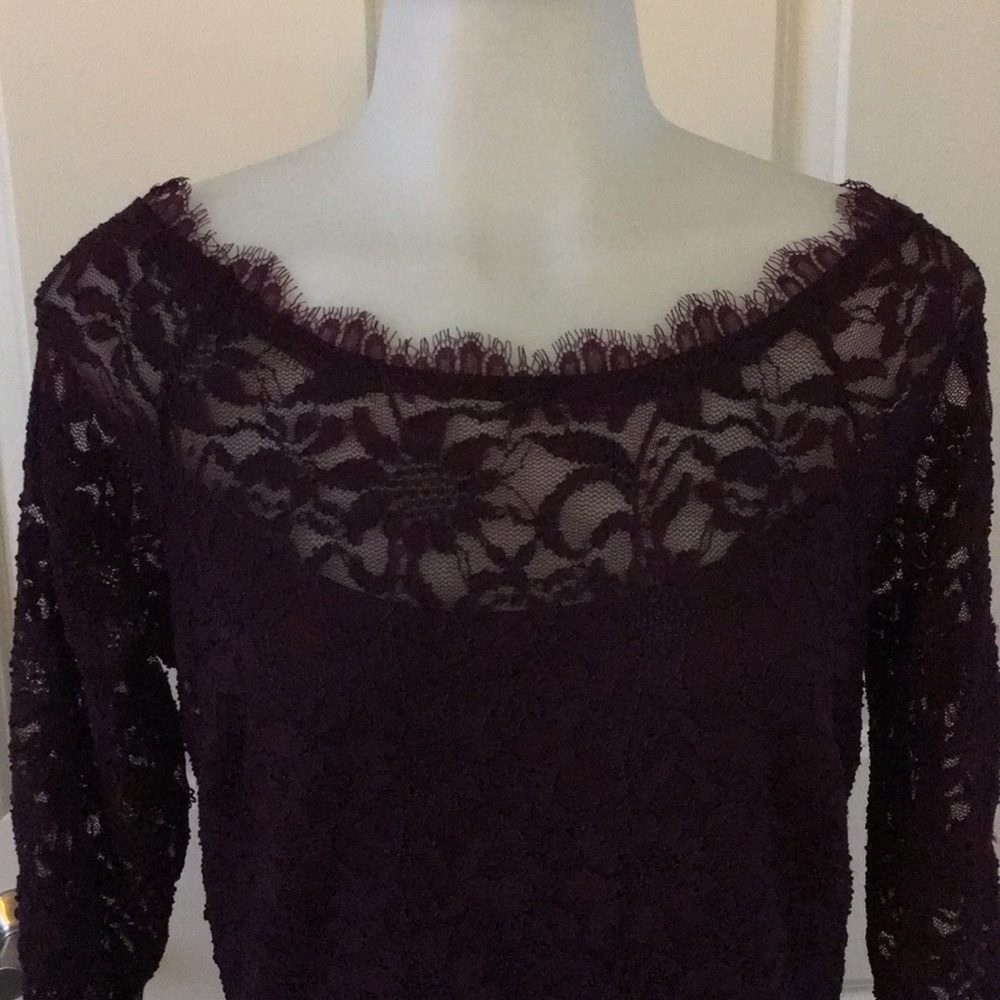 Burgundy lace dress - Picture 4 of 5